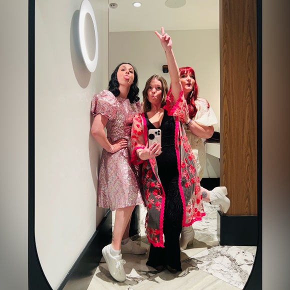 ccdancequeen is LIVE!! 🎉 Like this listing to be notified of my LIVE shows!! - Picture 5 of 15